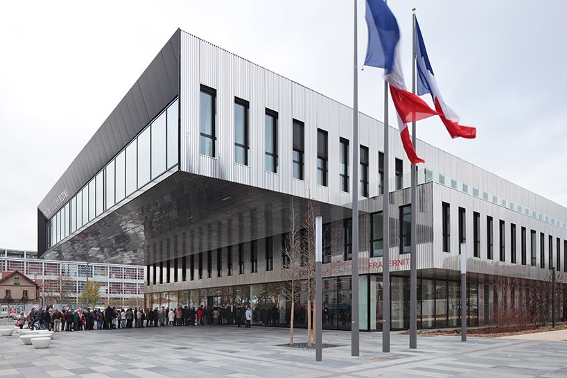 Здание мэрии в пригороде Парижа (Интернет-журнал ETODAY)