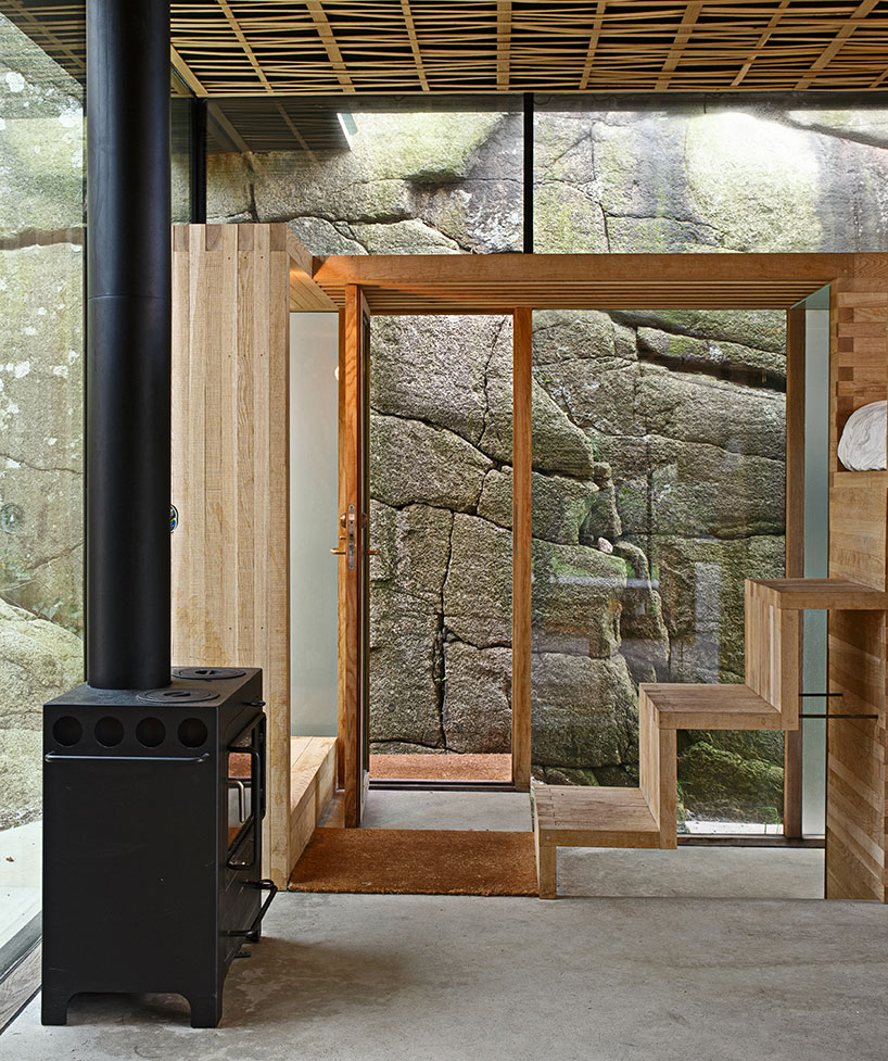 Дом среди камней на берегу моря в Норвегии (Интернет-журнал ETODAY)