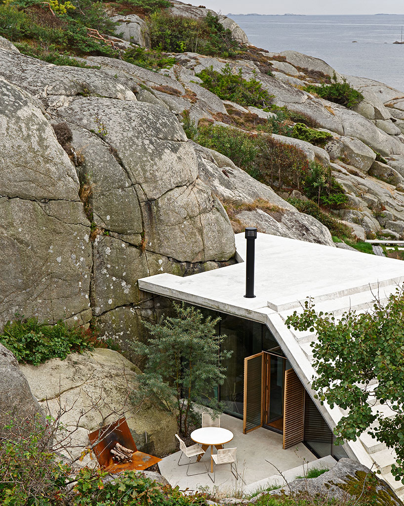 Дом среди камней на берегу моря в Норвегии (Интернет-журнал ETODAY)