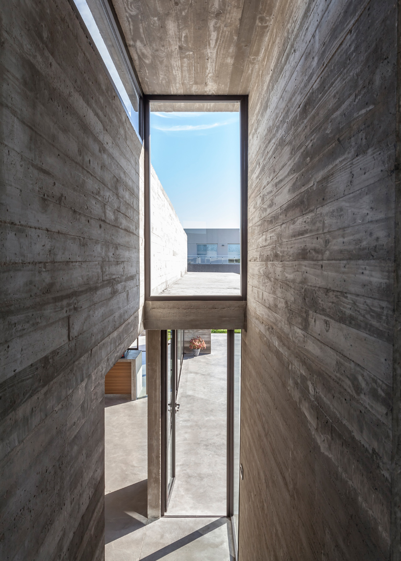 Дом из бетонных плит в Аргентине от Besonias Almeida (Интернет-журнал ETODAY)