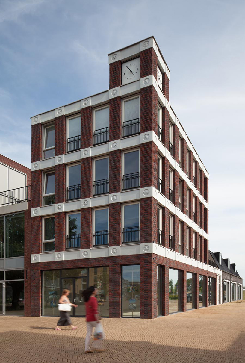 Здание со смайликами на фасаде в Голландии (Интернет-журнал ETODAY)