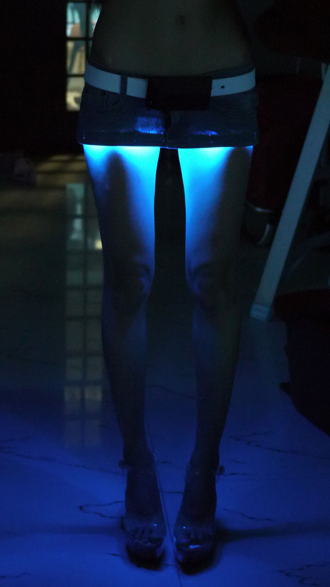 В Японии входят в моду мини-юбки с подсветкой