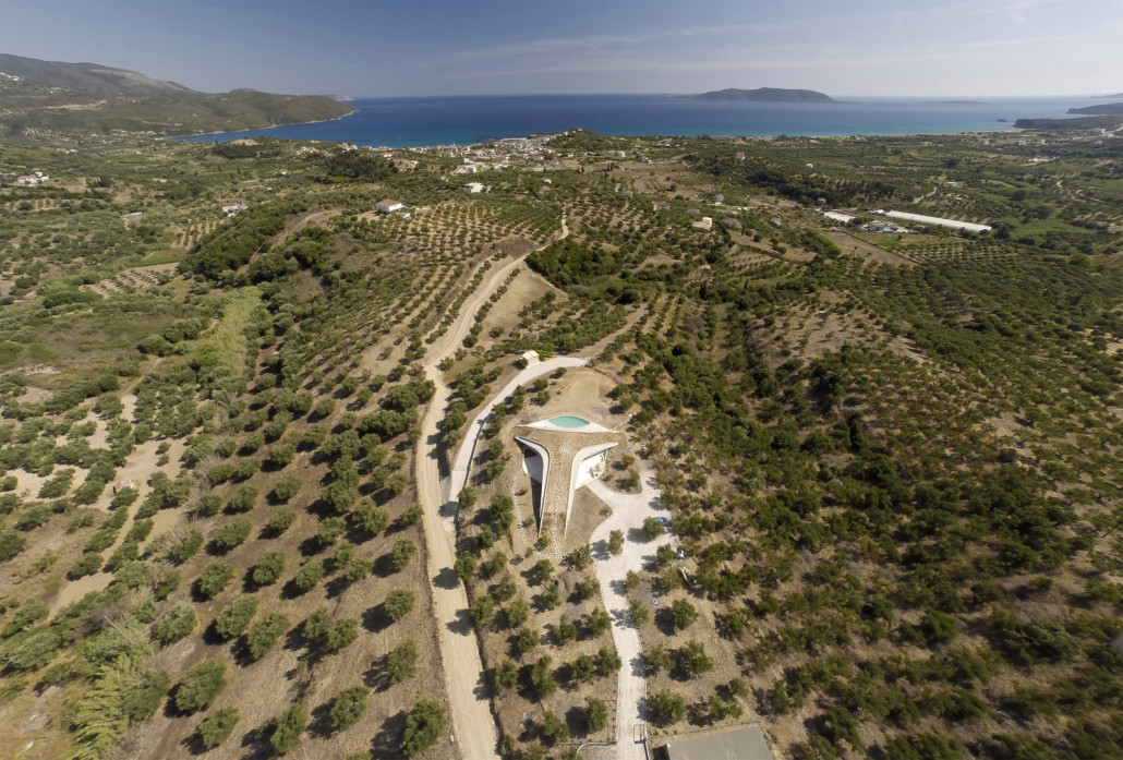 Летняя резиденция расположенна в оливковой роще на юге Пелопоннеса