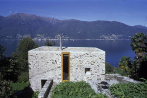 Дом в Скаиано на склоне в Швейцарии