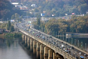 Состояние опор моста Патона вызывает опасения