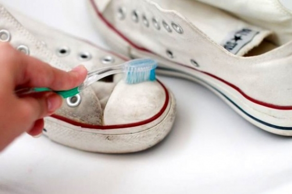 
        Не выбрасывайте старую зубную щетку, она может пригодиться. Вот как необычно ее можно использовать                    
                        (18 фото)                    
            
